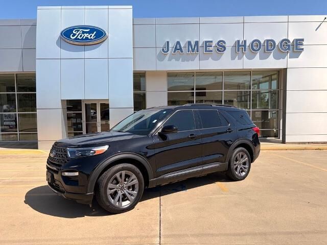 2022 Ford Explorer XLT — photo 1 of 26