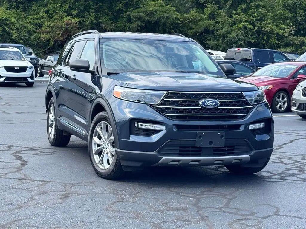 2023 Ford Explorer XLT — photo 1 of 13