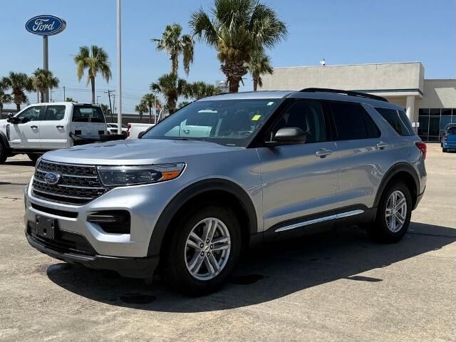 2022 Ford Explorer XLT — photo 1 of 13
