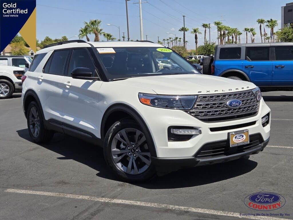 2023 Ford Explorer XLT — photo 1 of 1