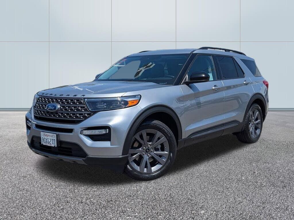 2023 Ford Explorer XLT — photo 1 of 3