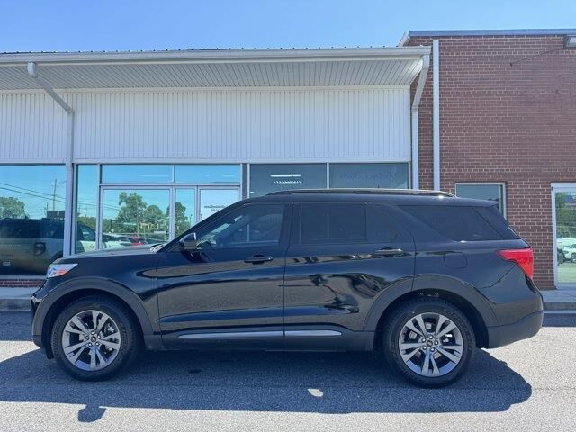2023 Ford Explorer XLT — photo 1 of 13