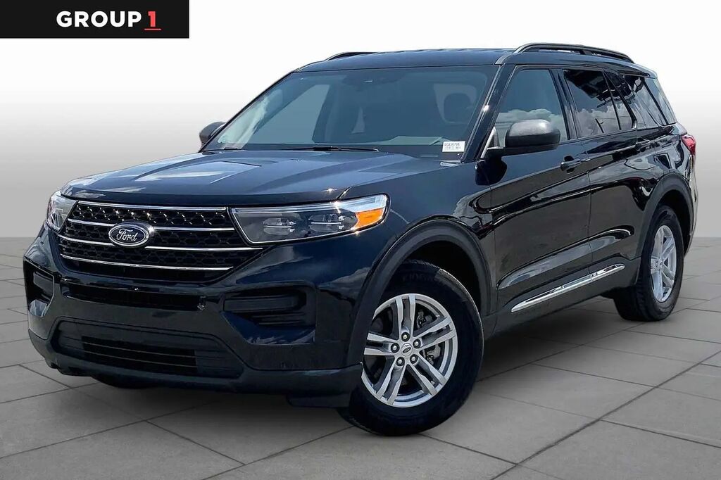 2024 Ford Explorer XLT — photo 1 of 12