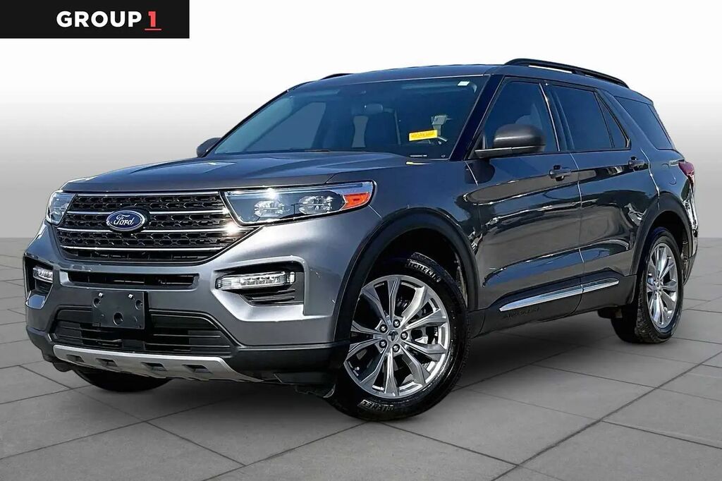 2023 Ford Explorer XLT — photo 1 of 13