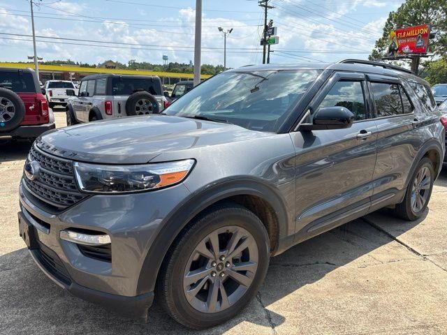 2023 Ford Explorer XLT — photo 1 of 13