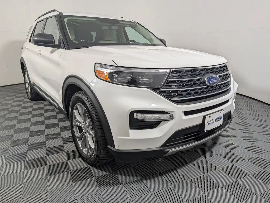 2022 Ford Explorer XLT — photo 1 of 16