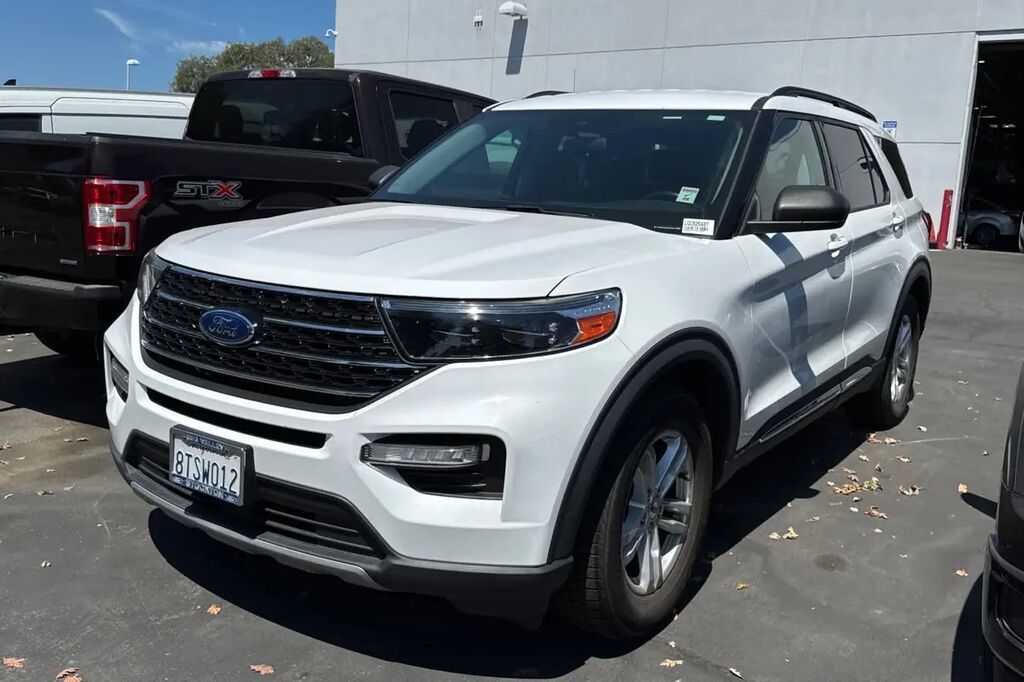 2020 Ford Explorer XLT — photo 1 of 2