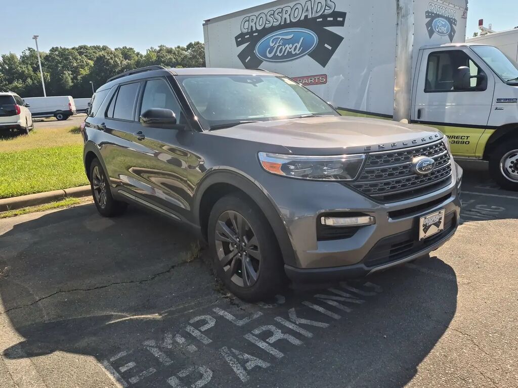2023 Ford Explorer XLT — photo 1 of 5