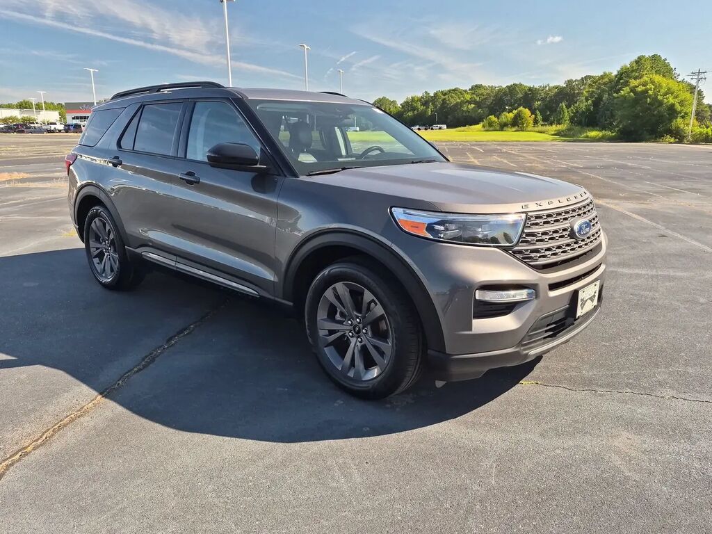 2023 Ford Explorer XLT — photo 1 of 13
