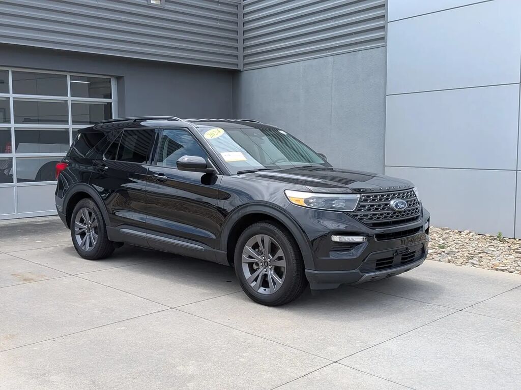 2024 Ford Explorer XLT — photo 1 of 13