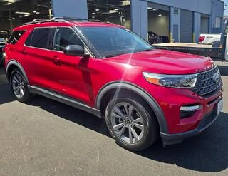 2023 Ford Explorer XLT — photo 1 of 28