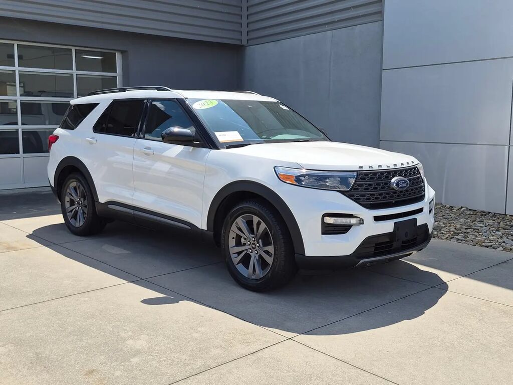 2023 Ford Explorer XLT — photo 1 of 13