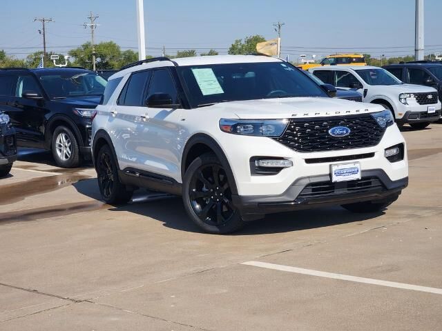 2024 Ford Explorer ST-Line — photo 1 of 26