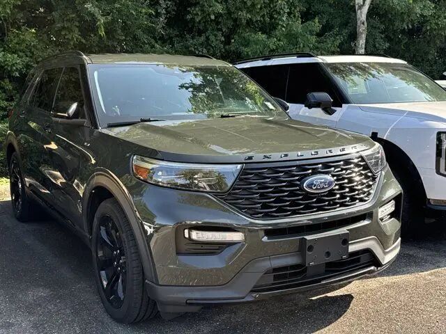 2023 Ford Explorer ST-Line — photo 1 of 37