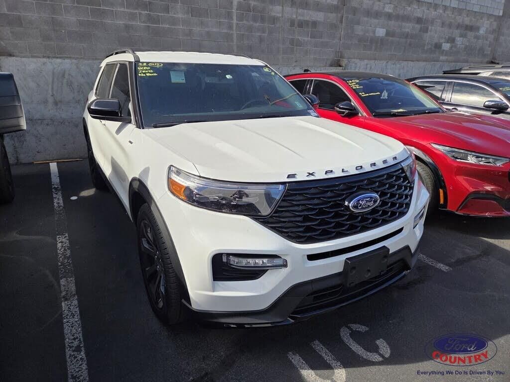 2024 Ford Explorer ST-Line — photo 1 of 1