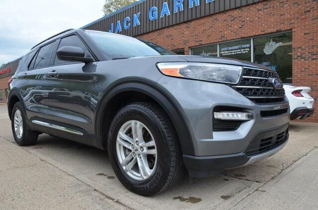 2023 Ford Explorer XLT — photo 1 of 13
