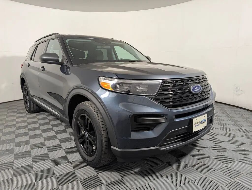 2023 Ford Explorer XLT — photo 1 of 13