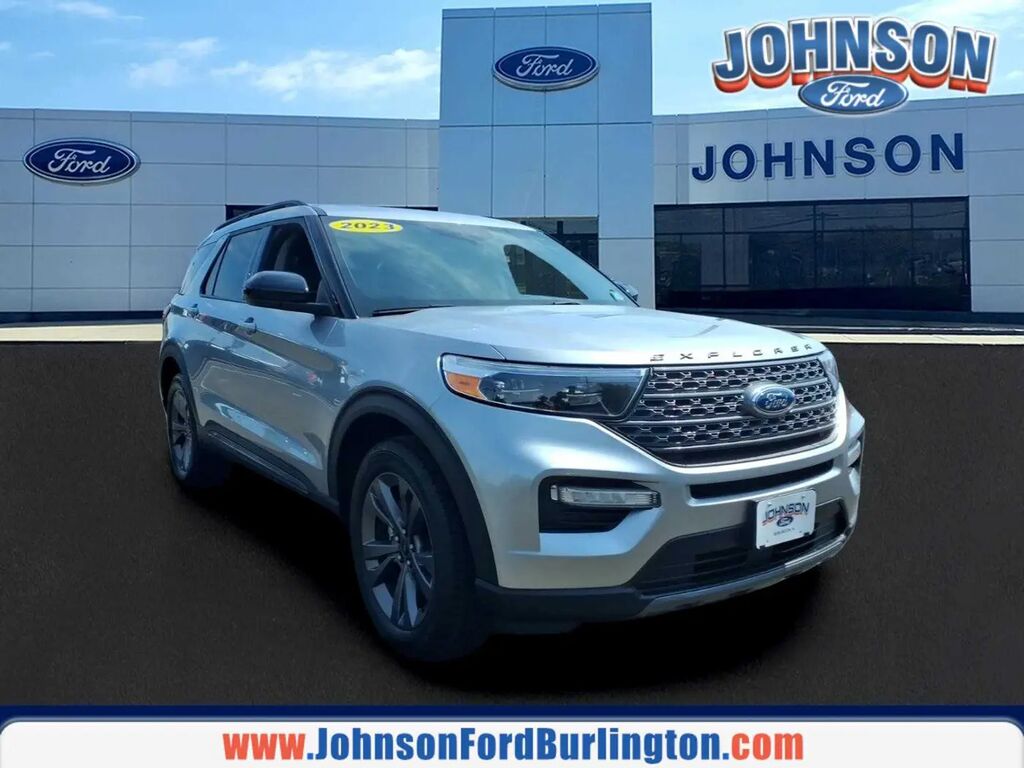 2023 Ford Explorer XLT — photo 1 of 13