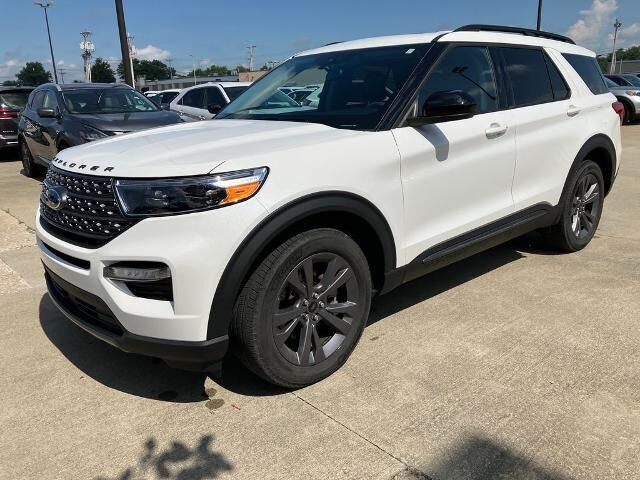 2024 Ford Explorer XLT — photo 1 of 12