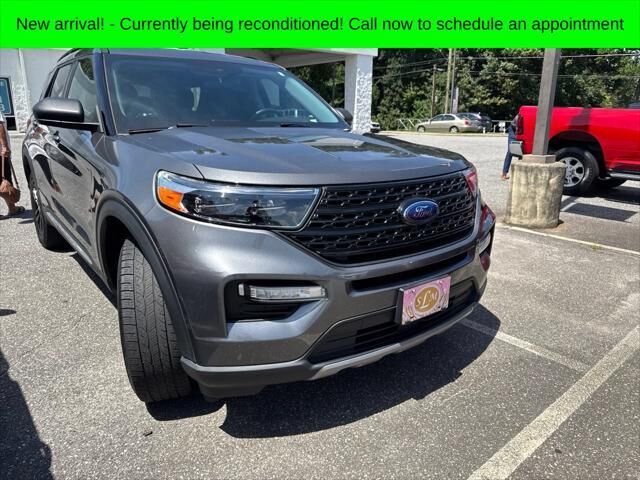 2023 Ford Explorer XLT — photo 1 of 8