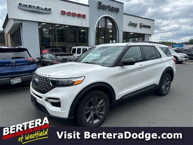 2023 Ford Explorer XLT — photo 1 of 10