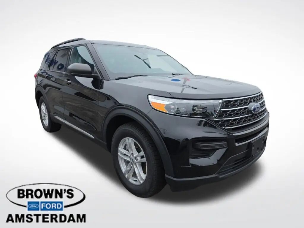 2023 Ford Explorer XLT — photo 1 of 10