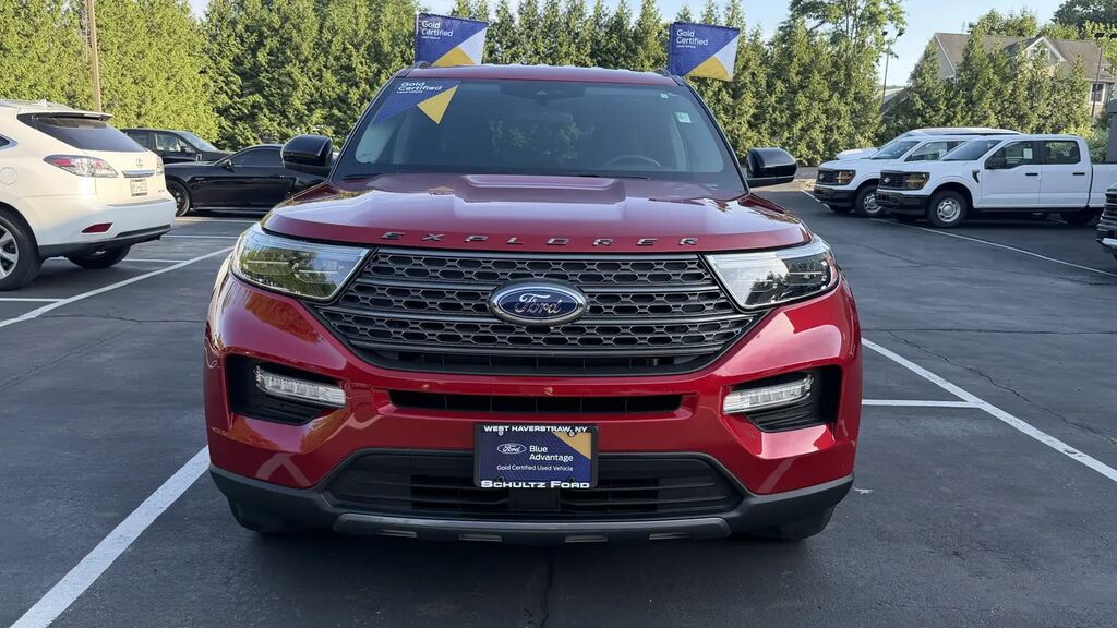 2023 Ford Explorer XLT — photo 1 of 26