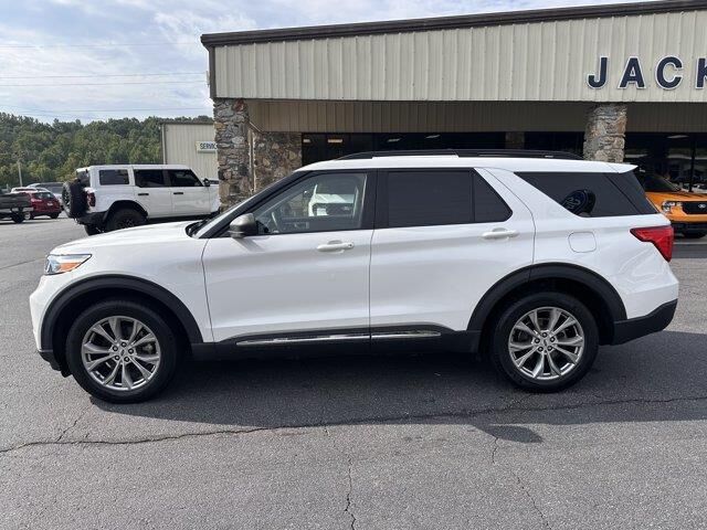 2023 Ford Explorer XLT — photo 1 of 26