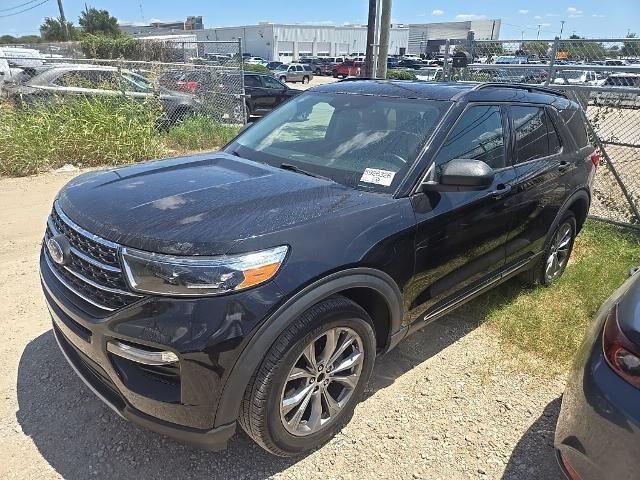 2023 Ford Explorer XLT — photo 1 of 4