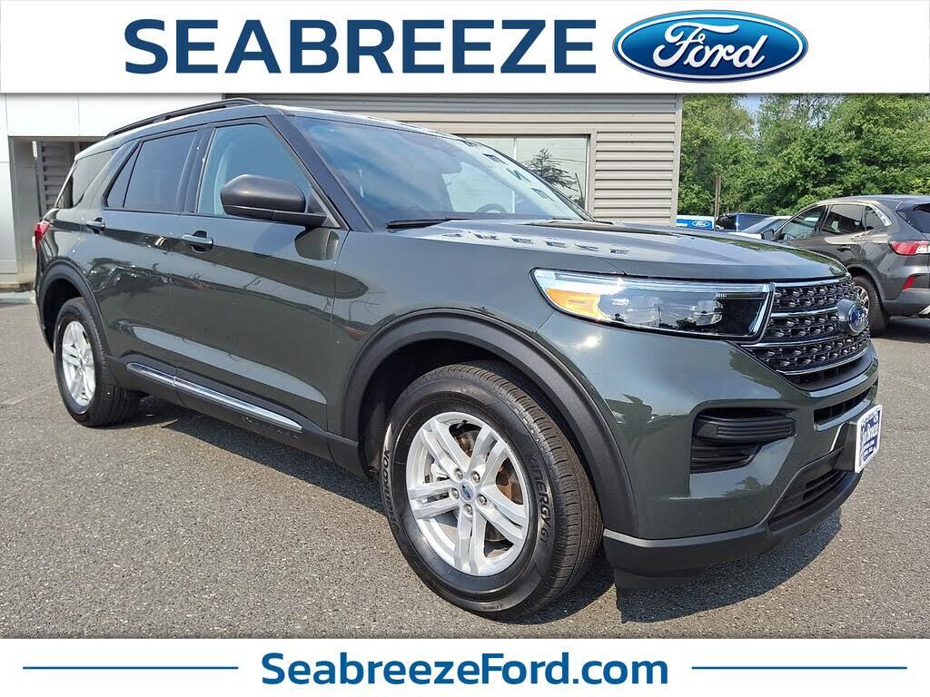 2023 Ford Explorer XLT — photo 1 of 14