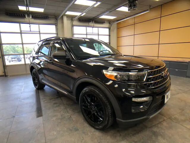 2020 Ford Explorer XLT — photo 1 of 13