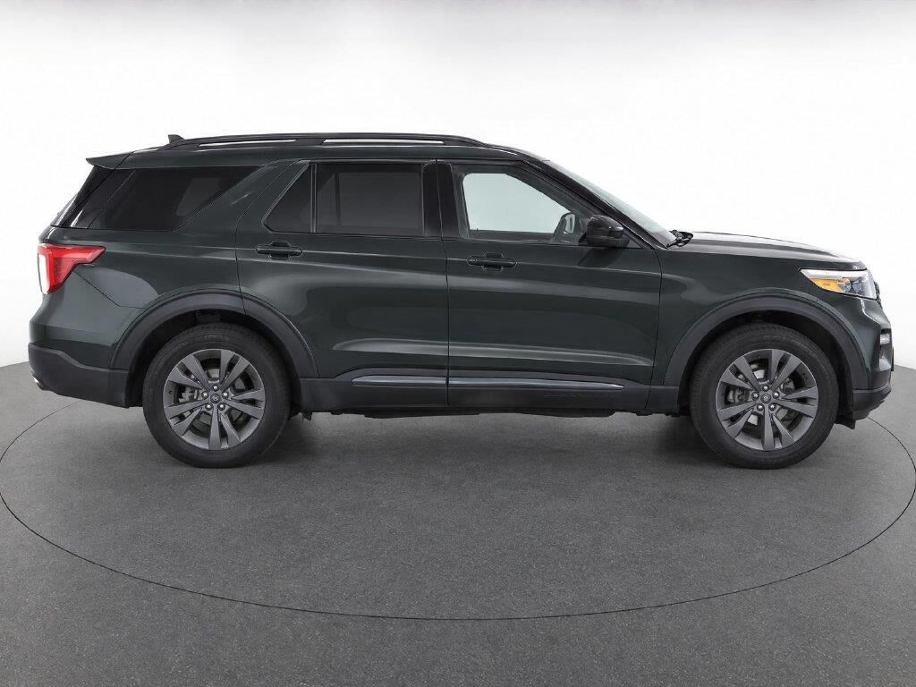 2022 Ford Explorer XLT — photo 1 of 10