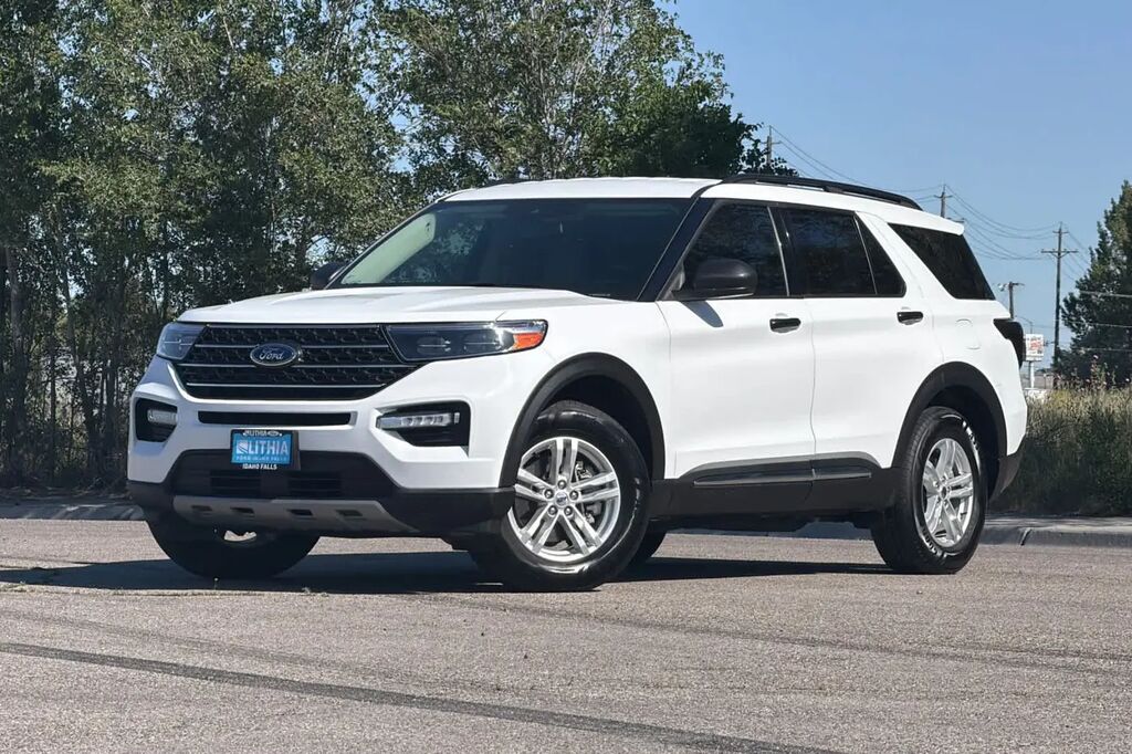 2023 Ford Explorer XLT — photo 1 of 12