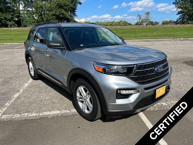 2023 Ford Explorer XLT — photo 1 of 13