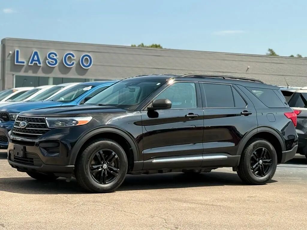 2023 Ford Explorer XLT — photo 1 of 13