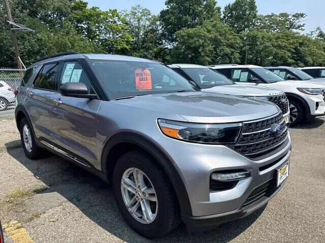2023 Ford Explorer XLT — photo 1 of 13