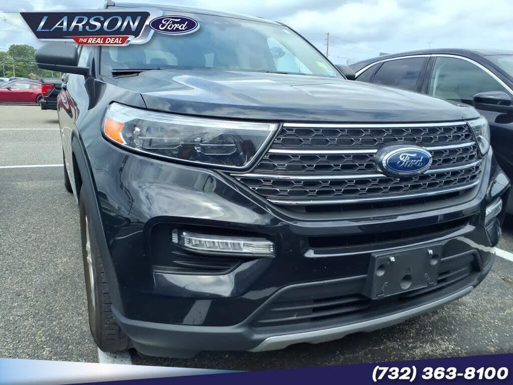 2023 Ford Explorer XLT — photo 1 of 2