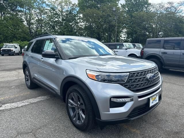 2023 Ford Explorer XLT — photo 1 of 26