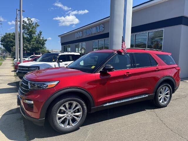 2023 Ford Explorer XLT — photo 1 of 13