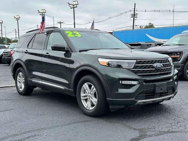2023 Ford Explorer XLT — photo 1 of 13