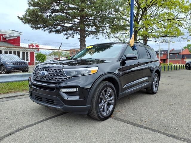 2024 Ford Explorer XLT — photo 1 of 13