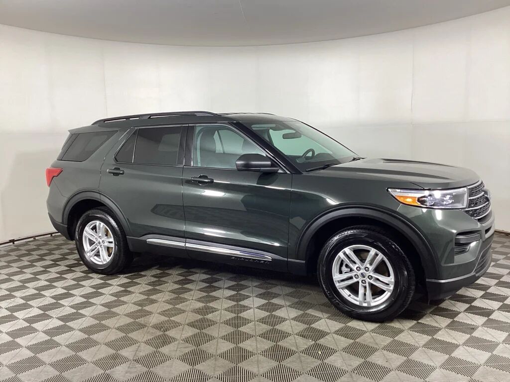 2024 Ford Explorer XLT — photo 1 of 30
