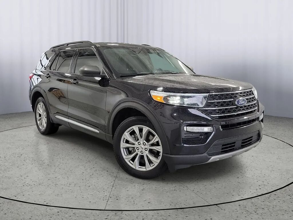 2024 Ford Explorer XLT — photo 1 of 17