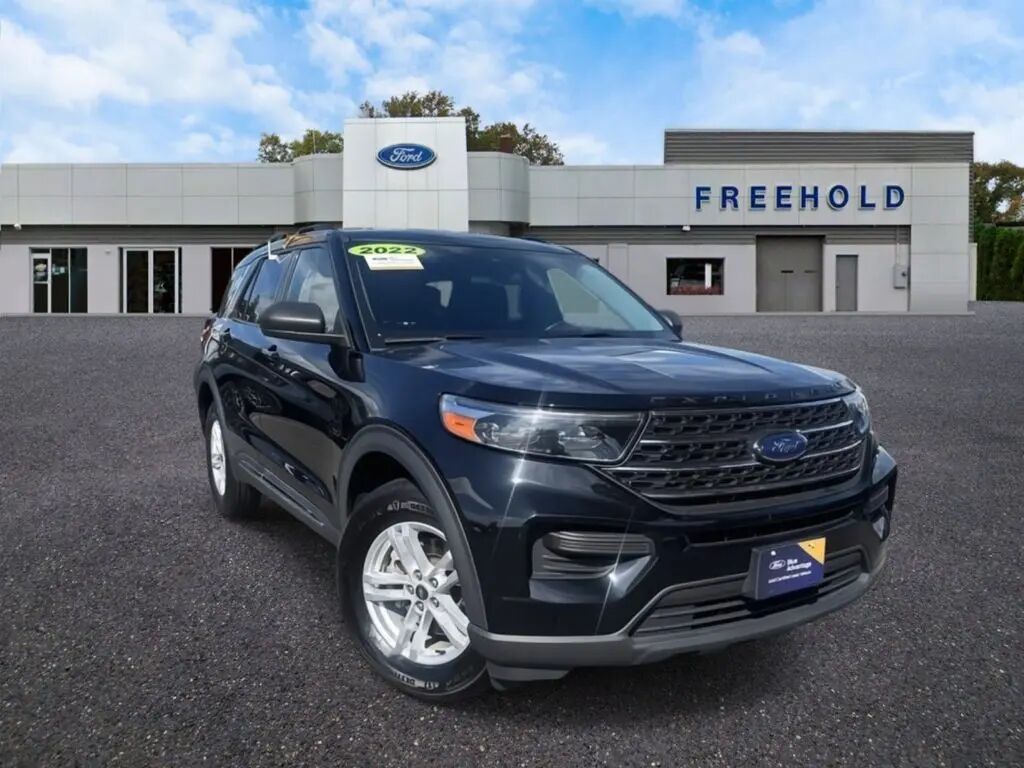 2022 Ford Explorer XLT — photo 1 of 13