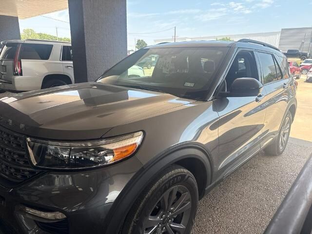 2022 Ford Explorer XLT — photo 1 of 13