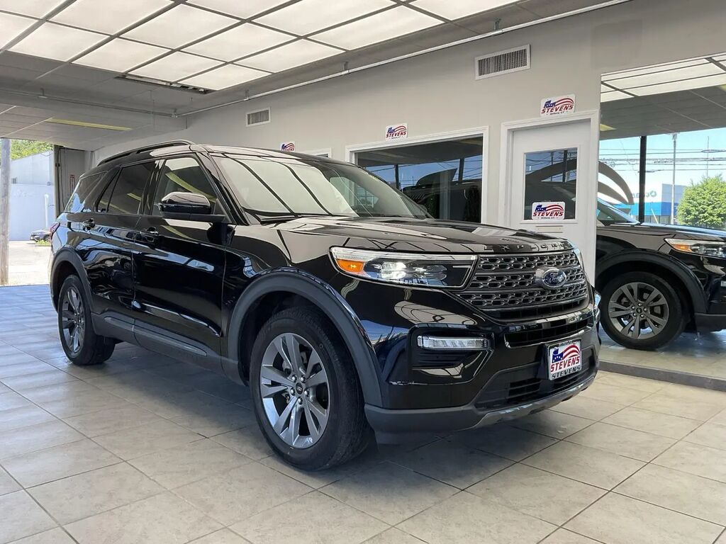 2022 Ford Explorer XLT — photo 1 of 13