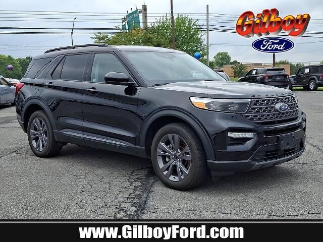 2023 Ford Explorer XLT — photo 1 of 13
