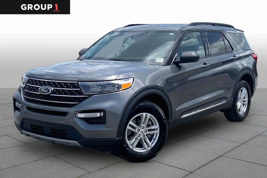 2023 Ford Explorer XLT — photo 1 of 12