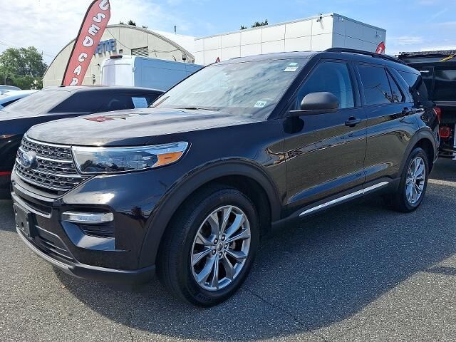 2023 Ford Explorer XLT — photo 1 of 13
