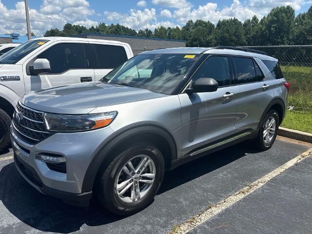 2022 Ford Explorer XLT — photo 1 of 26